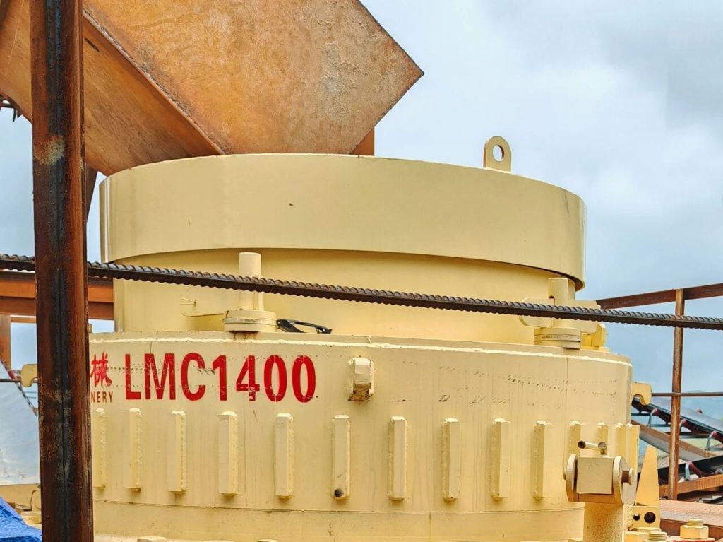 Конусная дробилка LMC1400 для вторичного дробления твердой гальки в Кыргызстане
